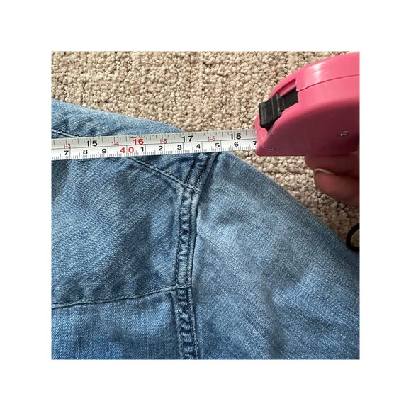 7 For All Mankind Denim Button Down Shirt Women’s M Light Wash Western Chambray - Picture 9 of 9